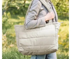 Moda Mamá^Done by Deer Bolso Tote Acolchado Sand con Cambiador