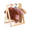 Accesorios Para Muñecas^Djeco Perchero y 3 Perchas Pomea para Ropa de Muñeco